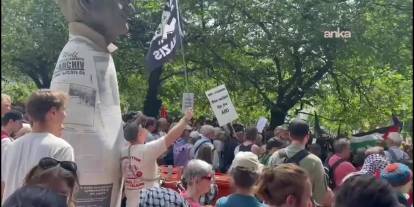 Aşırı sağcı yürüyüşe karşı, “Nazilere bir metre bile yer yok” sloganlı protesto mitingi düzenlendi