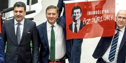 TBMM Genel Kurulu’nda Ekrem İmamoğlu posterleri açıldı