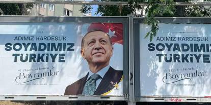 AKP’nin Ahmet Özer’den aldığı slogana yanıt: ‘Telifini ödememek için eser sahibini cezaevine mi atıyorsunuz?’