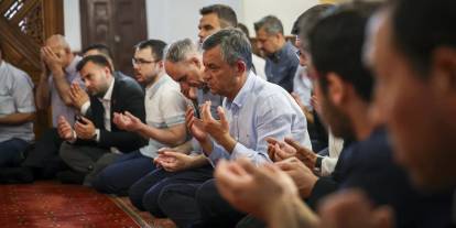 Özgür Özel, Ferdi Zeyrek için düzenlenen mevlit programına katıldı