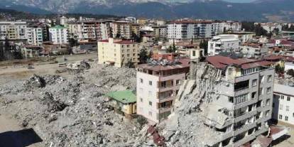Depremde yıkılan Gözde Apartmanı davası: Müteahhit kolon kesildiği iddia etti