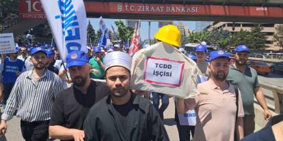 TÜRK-İŞ'e bağlı işçiler  Hazine ve Maliye Bakanlığı'na tabut ve baret bıraktı