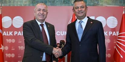 Ümit Özdağ'dan Özgür Özel hakkında övgü dolu sözler: 'Baskı süreçlerine rağmen performansı etkileyici'