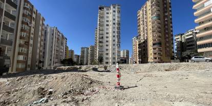 Depremde yıkılan Ekim Apartmanı davasında karar: 3 sanığa 14 yıl ile 21 yıl arasında değişen hapis cezaları verildi