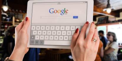 Google Keşfet'te Muhalif Haber Sitelerinin Trafiği Düştü: "Yalan Haberler Öne Çıkıyor" Tepkisi!