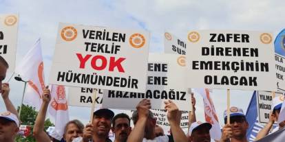 Türk-İş'ten AK Parti önünde eylem: Kamu işçisi el artırıyor!
