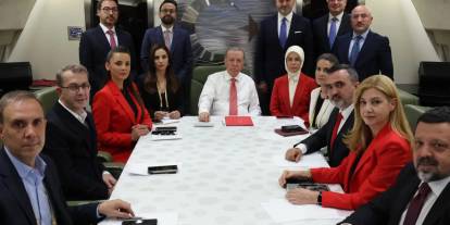 Erdoğan'dan uçakta kritik açıklamalar: İstanbul en önemli il