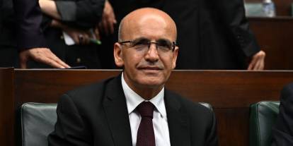 Şimşek yeniden yatırımcı turunda: Siyasi krizler sonrası Londra’da güven arıyor