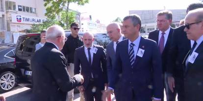 Özgür Özel ile Kemal Kılıçdaroğlu, Namık Tan'ın annesi Günsel Tan'ı son yolculuğuna uğurladı