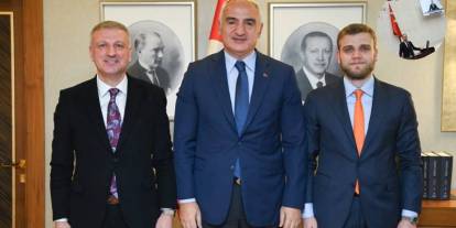 Eski AKP'li Milletvekili de Saral'a tepki gösterdi: 'Bu tweeti kim yazdırdı size hadi söyleyin'