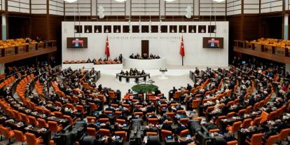 "Emekli maaşı 35 bin TL olmalı” derken kahkaha atan vekil kim