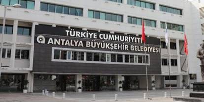 CHP mitingi öncesi polisler yine Antalya Büyükşehir Belediyesi'nde
