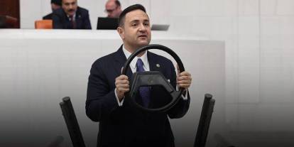 CHP'li Akdoğan TBMM'ye Toros direksiyonuyla çıktı: 'Bu ölüm demek, işkence demek...'