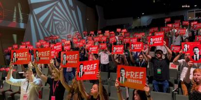 Paris'teki Genç Avrupalı Sosyalistler Kongresi'nde “Free İmamoğlu” dövizi