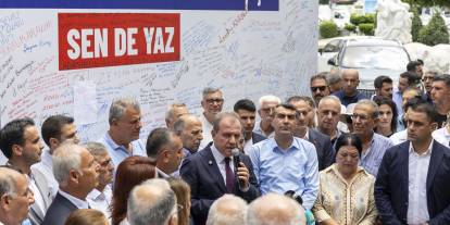 Vahap Seçer Adana'da: “Şehirlerimizin başkanları tutsak”