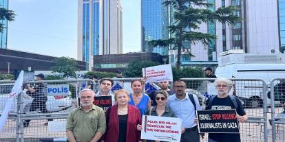 Basın meslek örgütlerinden İsrail Konsolosluğu önünde protesto:  “Filistinli meslektaşlarımız yalnız değildir”