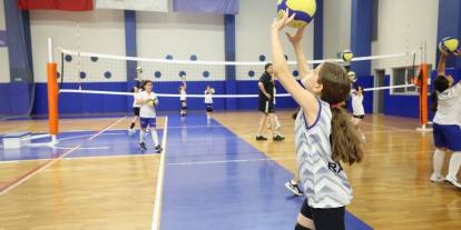 İBB Spor Okulları on binlerce çocuğu sporla buluşturuyor