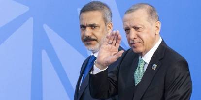 Sabah Gazetesi’nden AKP içindeki kavgayı işaret eden yazı: ‘Hakan Fidan dikiz aynasından bakıyor’