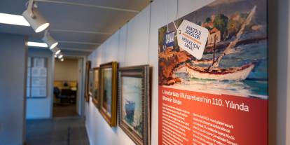 İş Sanat'ın Mavinin İzinde sergisi Gelibolu’da sanatseverlerle buluştu