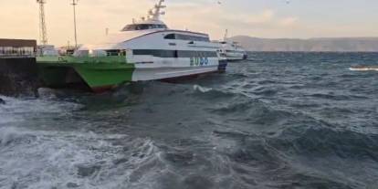 Bursa'da deniz otobüsü seferleri fırtına nedeniyle iptal edildi