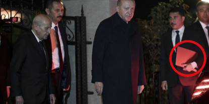 Hasan Doğan’ın elindeki kırmızı dosyanın içinde ne var