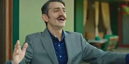 Elindeki kartonlarla otobüse binen Metin Keçeci’den sosyal medyadaki videoya yanıt