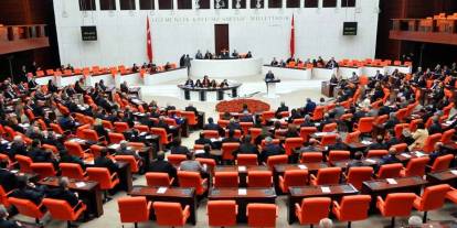 Kamu yöneticilerine 30 bin liralık seyyanen zam öngören düzenleme teklif metninden çıkarıldı