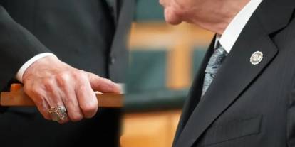 Bahçeli'nin dikkat çeken yüzük ve rozet ayrıntısı