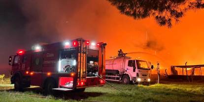 İzmir'de çöp depolama alanında yangın: Alevler bir anda yükseldi