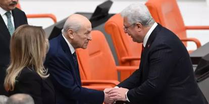 Meclis'te bütçe maratonu başladı: CHP ve DEM Parti heyeti MHP ile tokalaştı