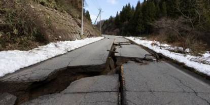 Japonya'da 7,6 büyüklüğünde deprem: Dalgalar 3 metreyi bulabilir