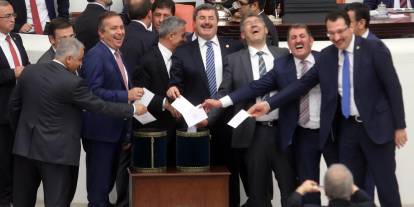 Emekliye ikramiye, çocuğa ücretsiz yemek, çiftçiye ÖTV'siz mazot: Hepsi AKP ve MHP oylarıyla reddedildi!