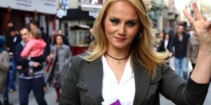 Sanatçı Pınar Aydınlar’a HDK soruşturmasında 6 yıl 3 ay hapis cezası