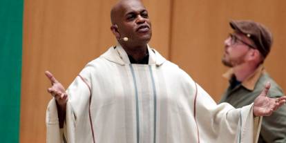 Dünyaca ünlü şarkıcı öldürüldü: Baş şüpheli oğlu gözaltına alındı