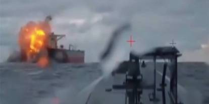 Ukrayna Karadeniz'de saldırılarını sürdürüyor: Rus petrol tankerini vurdular