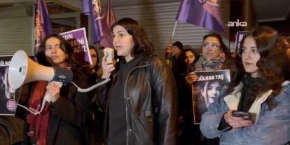 Ankara'da kadınlardan Gülhan Taş'ın öldürüldüğü evin önünde eylem