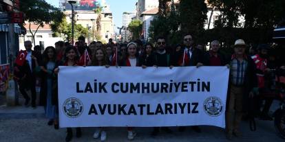 İzmir'de bir duruşmaya "cuma namazı arası" verildi! Barodan "laiklik" tepkisi