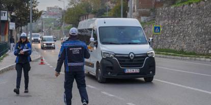 İzmir’de zabıtadan dronlu trafik denetimi: Bir yılda 6 bin 200 ceza
