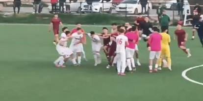 Maçta kavga çıktı: 4 futbolcu hastaneye kaldırıldı