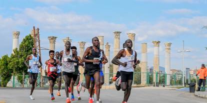 Mersin’de maraton rekorlarla koşuldu