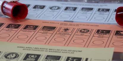 Muhafazakar camia bu anketi tartışıyor: Dindar aday oy mu düşürüyor