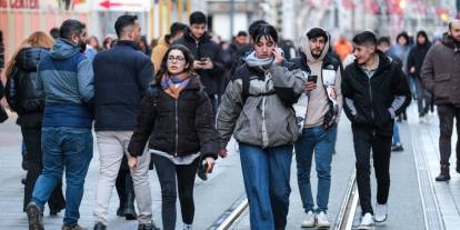 Gençler kendi hayatlarını kuramıyor: Her 10 gençten 7’si ailesiyle yaşıyor