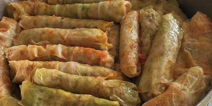 Tencerenin dibini sıyıracaksınız::: Asla dağılmayan lahana sarmasının yapılışı