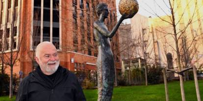 Paris'in sokaklarında bir Türk heykeltıraş Cem Sağbil: Heykelin zamana ihtiyacı var