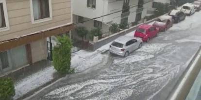 İstanbul'a mevsimin ilk karı düştü