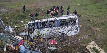 Esenyurt’ta işçi servisi şarampole yuvarlandı: 4 kişi hayatını kaybetti!