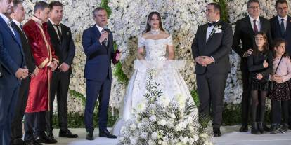 CHP Genel Başkanı Özgür Özel, Narlıdere Belediye Başkanı Erman Uzun'un nikah şahitliğini yaptı