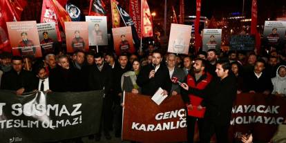 Tutuklanan CHP’li Şarbat için Kadıköy’de eylem... Başarır, hakime seslendi: Kendini babasının yerine koydun mu?