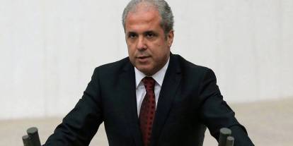 AKP'li Şamil Tayyar, Öcalan'ın mesajını hedef aldı ve uyardı: 'Geçen süre Türkiye’nin aleyhine işliyor'