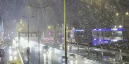 İstanbul’da beklenen kar yağışı başladı… Okullar tatil olacak mı?